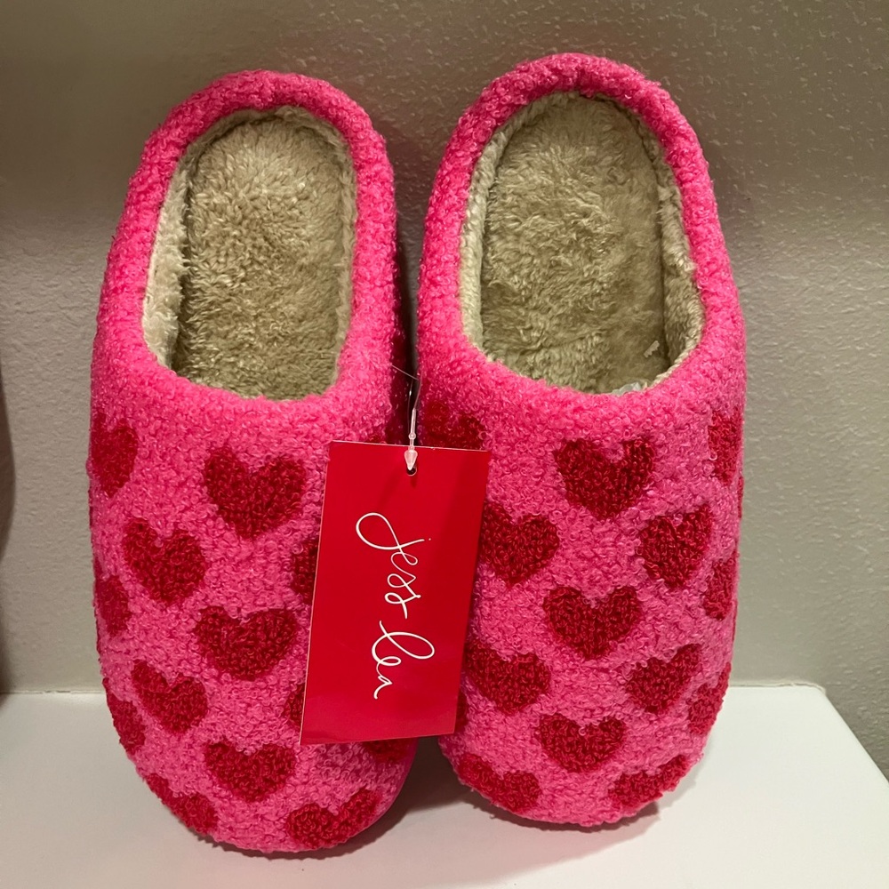 New Women’s Size Large 8/9 slippers pink with hearts Jess Lea brand